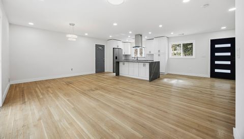 42 W Belle Isle Rd NE