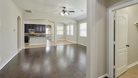 6531 Hunters Creek LN