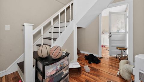 111 E 54th St
