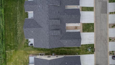 698 Shardlow Place NE