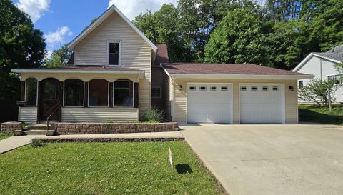 211 Forest St