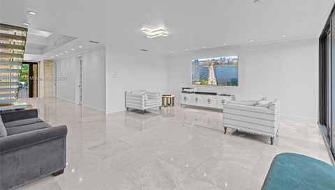 6124 Paradise Point Dr