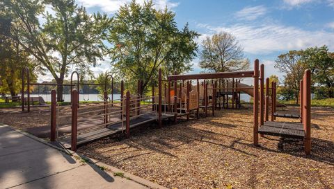 3076 Lexington Avenue N