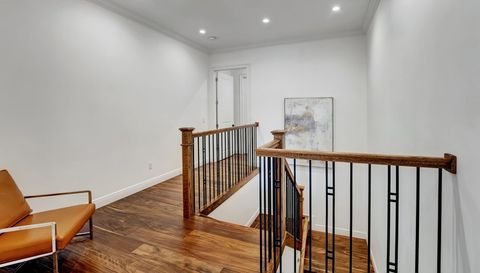 500 Ne Wavecrest Way