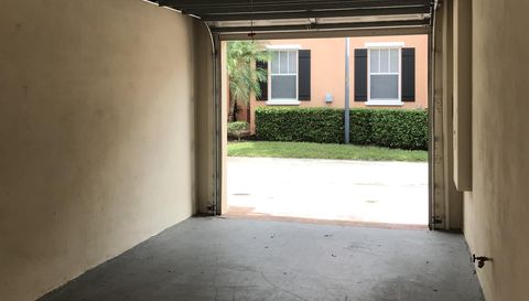 141 E Thatch Palm Cir