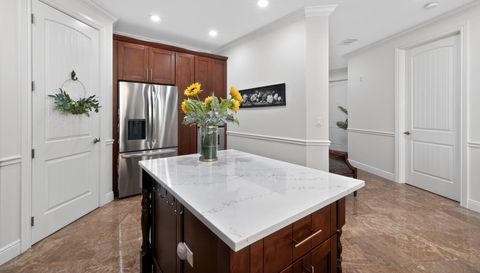 2351 Lakeview Dr Unit 302