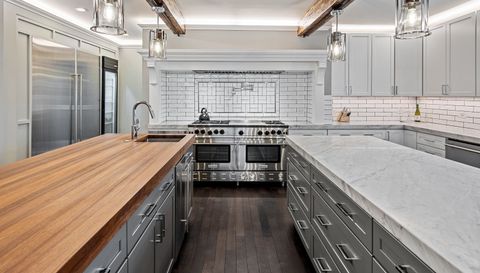 2712 W Sunnyside Avenue