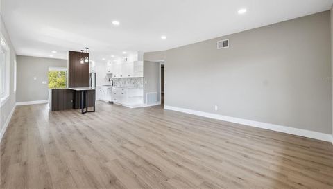 2072 AUSTRALIA WAY W