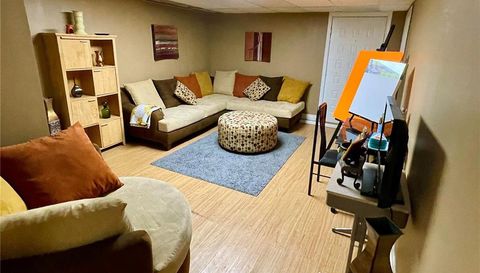 24 Meadowridge E