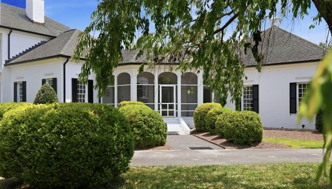 579 Lexington Dr