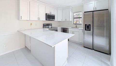 7496 Courtyard Run E