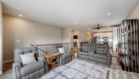 698 Shardlow Place NE