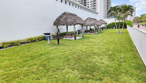 5601 Collins Ave