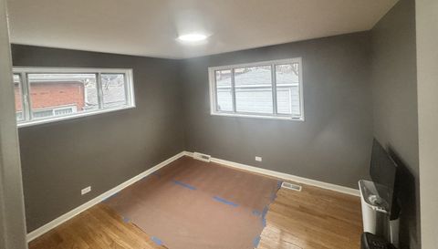 8312 S KENWOOD Avenue