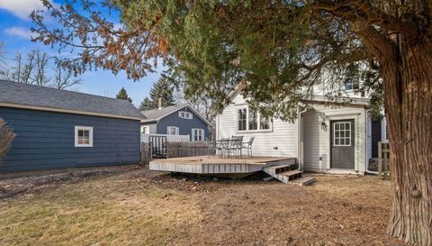 304 S Prairie Street