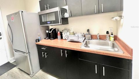 1550 W CLEVELAND STREET