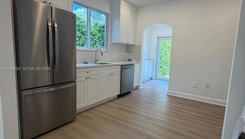 533 Minorca Ave