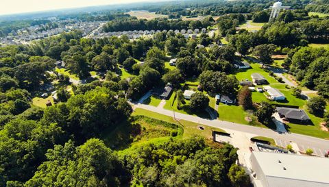 156 Lakeshore Dr