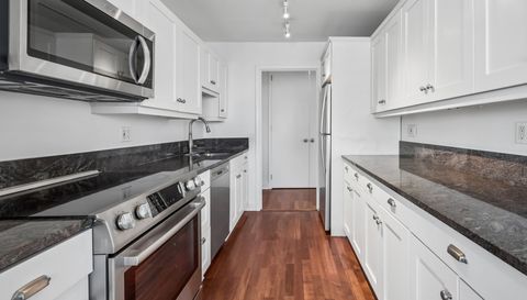 1560 N SANDBURG Terrace