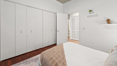 700 N LARRABEE Street