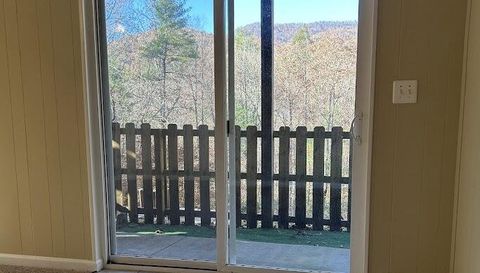 209 Falcon Crest Way