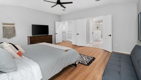 807 Clarence Bohls LN