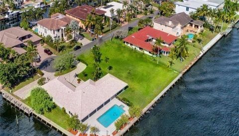 631 Palm Dr