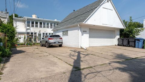 2815 Dupont Avenue S