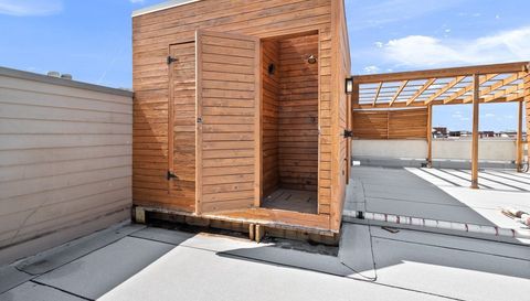 840 W Buckingham Place