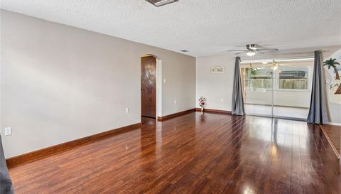 7234 LINCOLN PARK LN