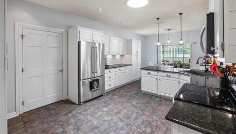 27 WINDING CREEK WAY