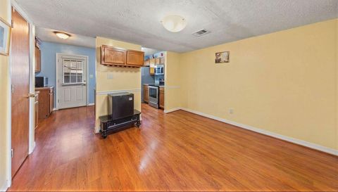 1815 Pointed Leaf Ln