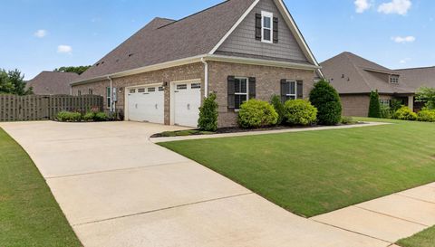 305 Woodwind Dr SW