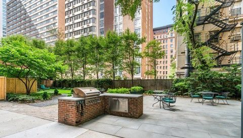 230 E Delaware Place