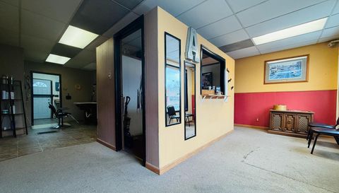 520 Main Street W