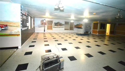 107 S Lincoln Street