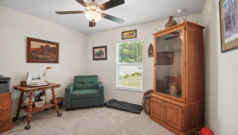 17 Ruth Dr