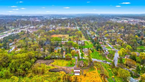 2533 Snelling Curve