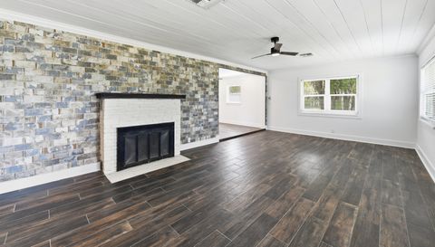 8301 Riverside Dr NE