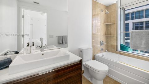 3737 Collins Ave