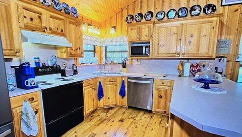912 Twin Cedar Dr
