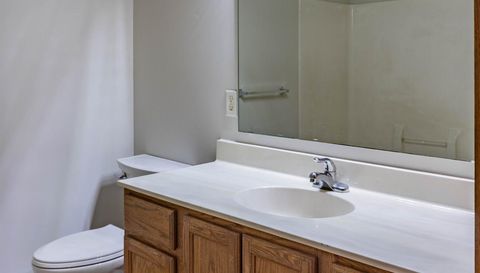 1122 Crystal Place W