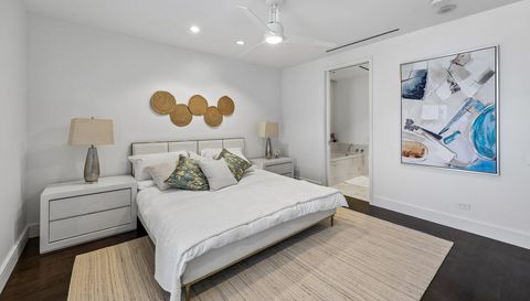 2408 Victory Park Ln