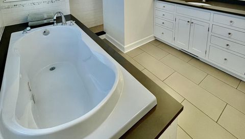 1017 Fox Knoll Dr SW