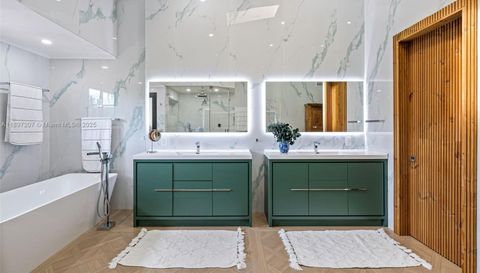 6124 Paradise Point Dr