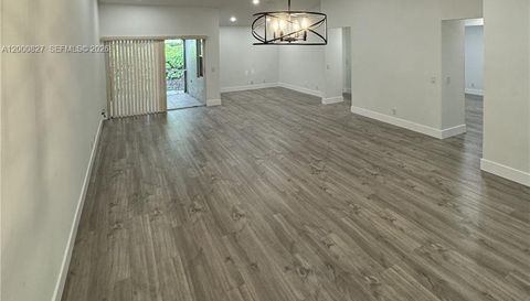 4136 Pine Ridge Ln