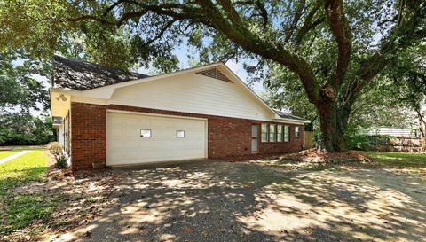 2932 Squire Ln