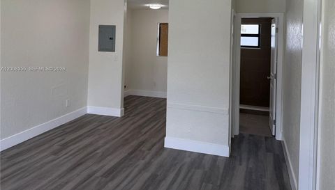 100 6th St