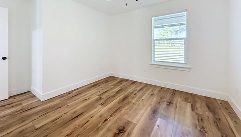 14217 Camelot Pl