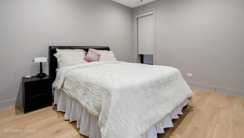 1335 N Western Avenue